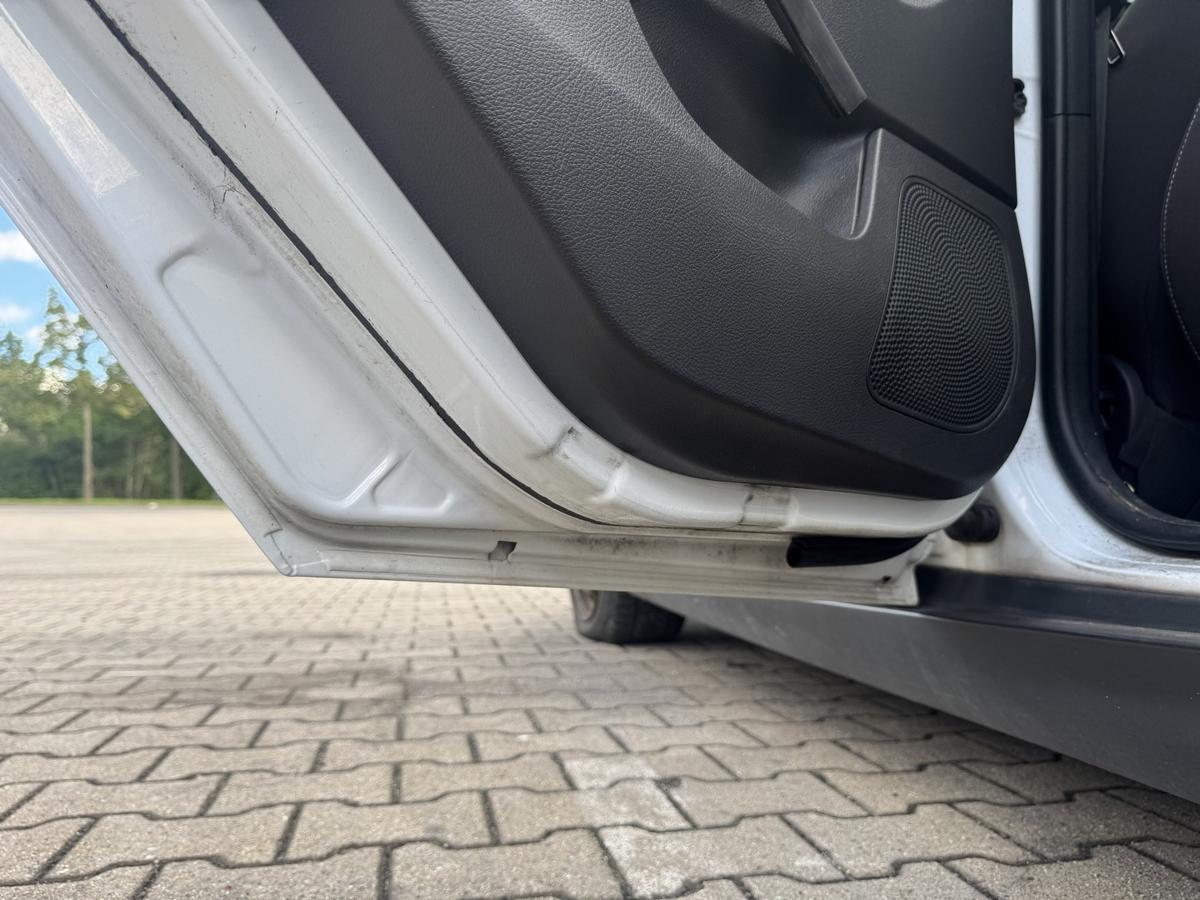 Ford Focus 3 original T&uuml;r hinten links Frost Wei&szlig; Kombi Rohbau Bj.2012
